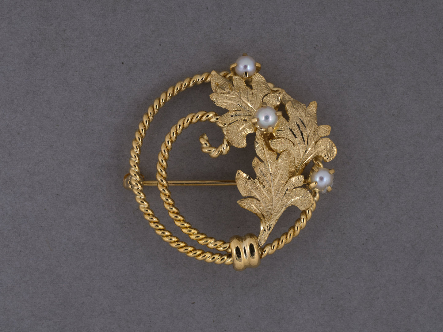 24268 - Gold Pearl Twisted Wire Floral Pin