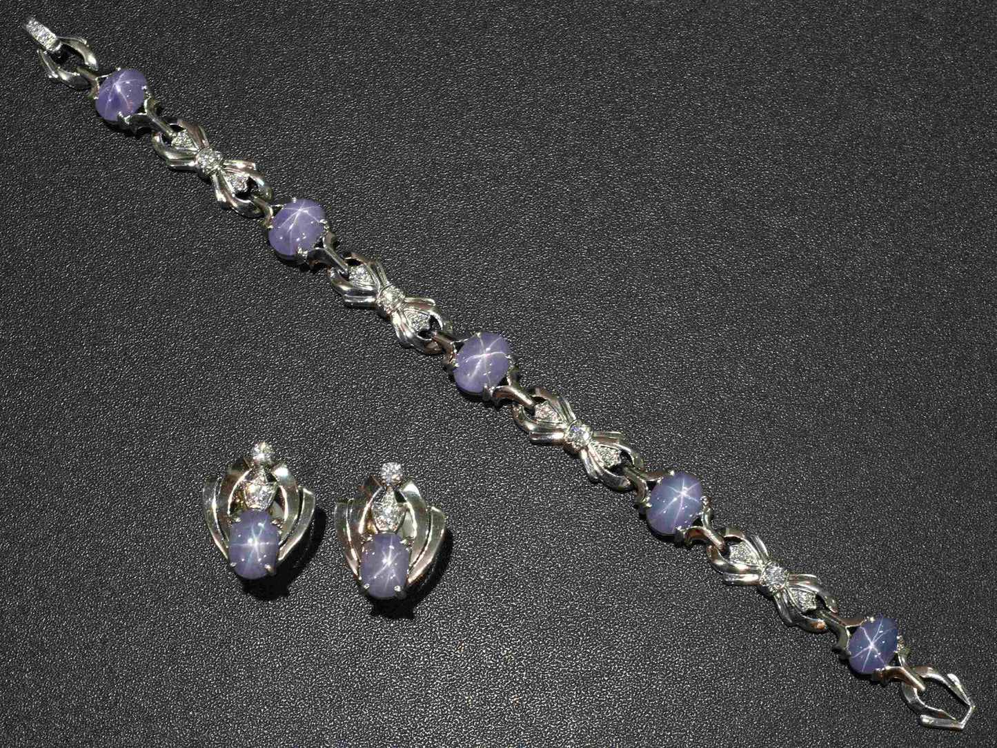71202 - Circa 1950 Tiffany Platinum Star Sapphire Diamond 5-section Bracelet