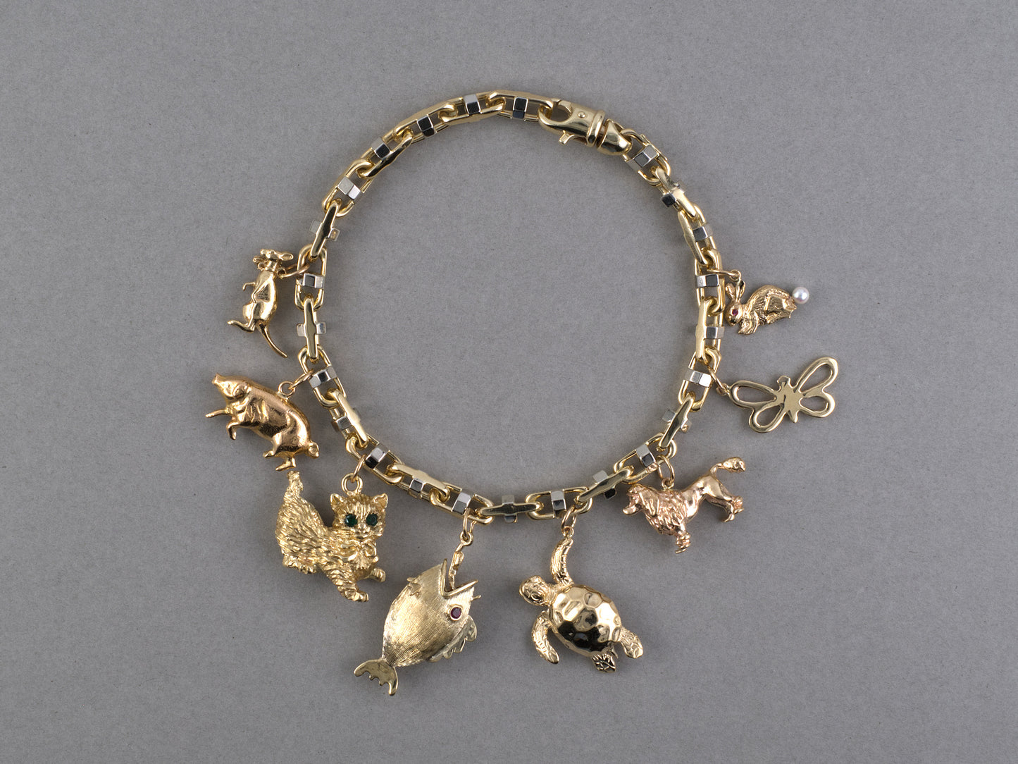 73166 - Gold Anchor Link Animal Fish Charm Bracelet