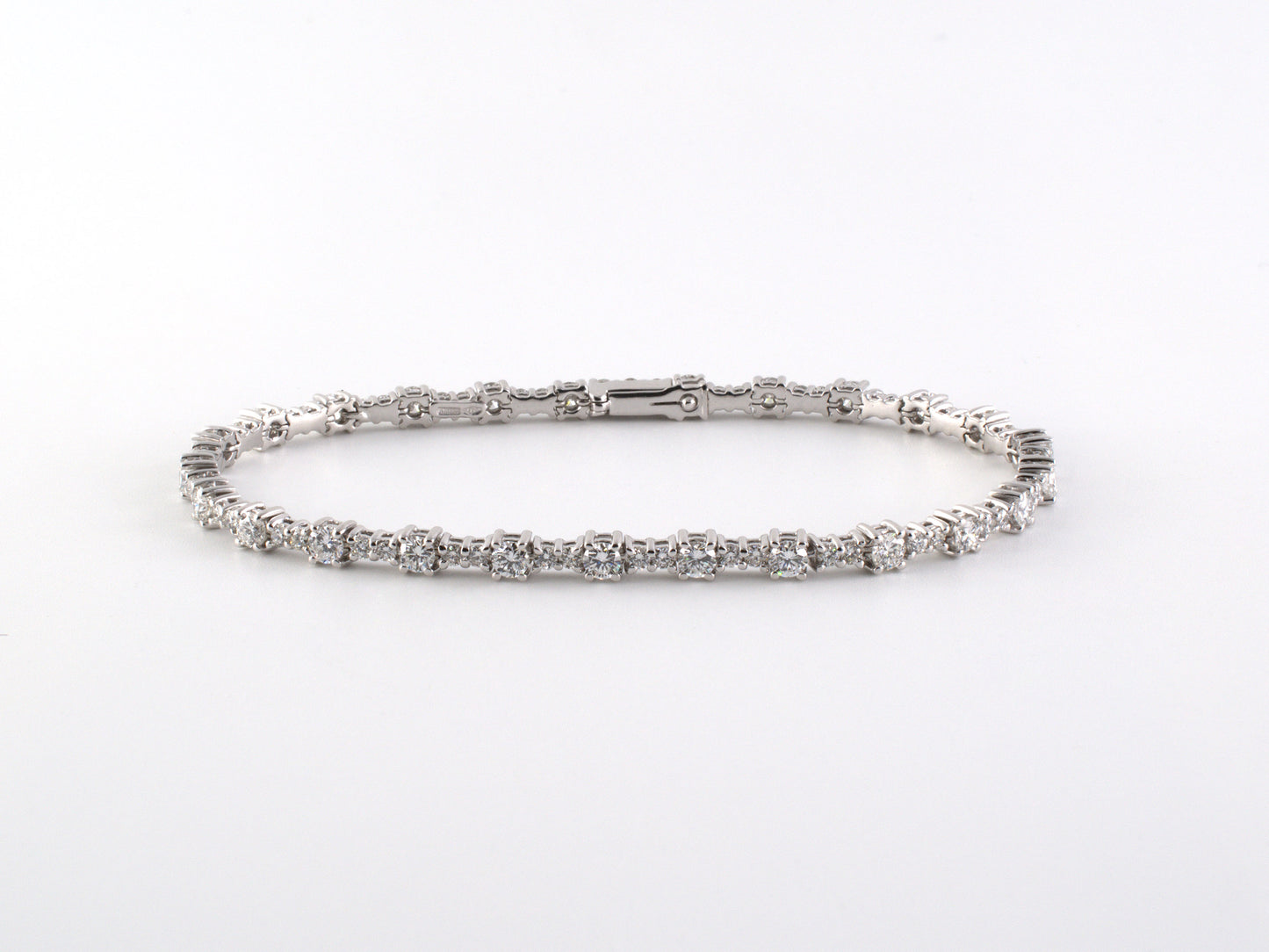 73873 - SOLD - Gold Diamond Straight-Line Bracelet