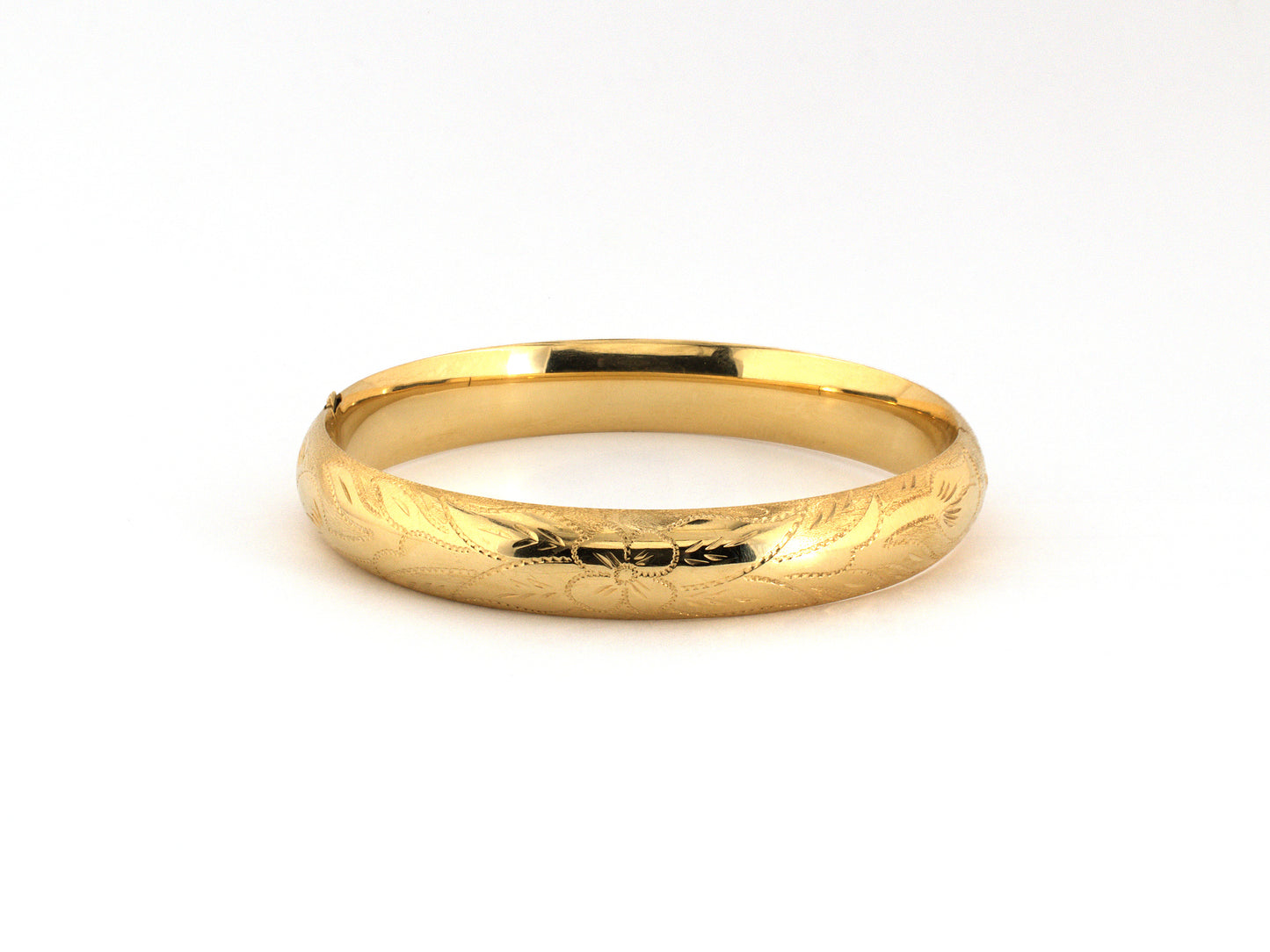 74000 - Gold Hollow Carved Floral Pattern Hinged Bangle Bracelet