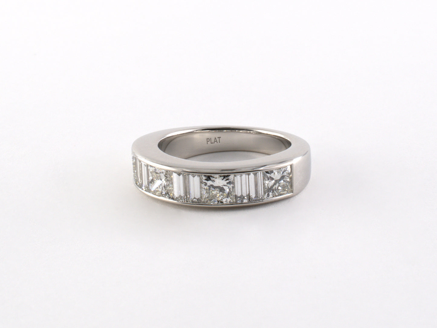 902195 - SOLD - Platinum Diamond Wedding-Band Ring