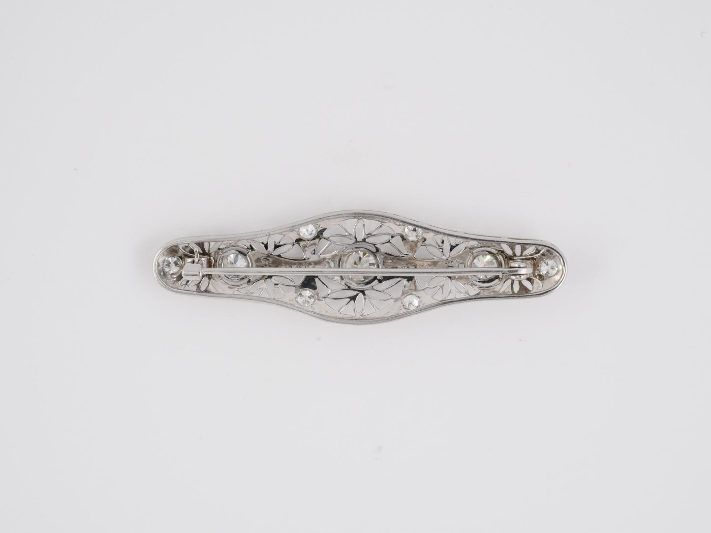 21218 - Art Deco Platinum Diamond Filigree Pin