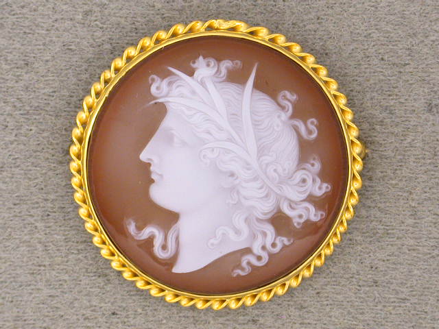 23022 - Gold Carnelian Cameo Pin