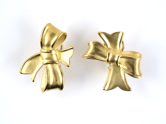 53082 - Circa 1984 Cummings Gold Asymmetrical Bow Earrings