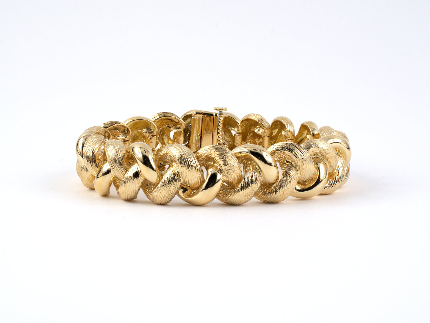 73371 - Circa 1970 Gold Grooved Woven Link Bracelet