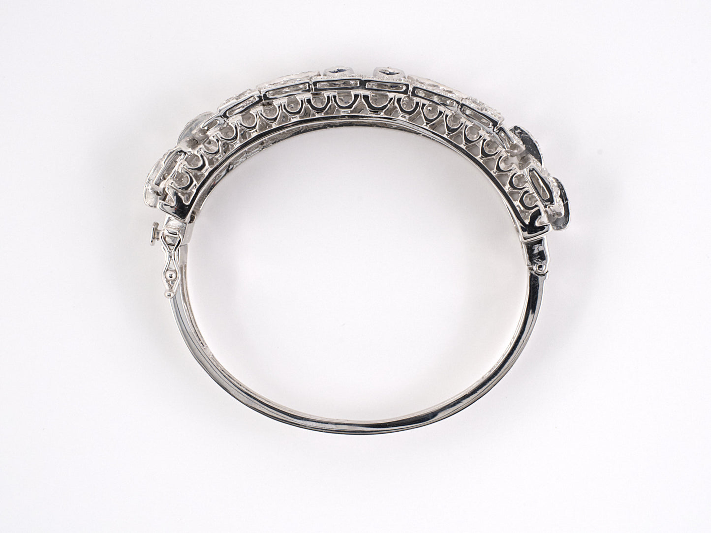73546 - Art Deco Platinum Gold Diamond Sapphire Bangle Bracelet