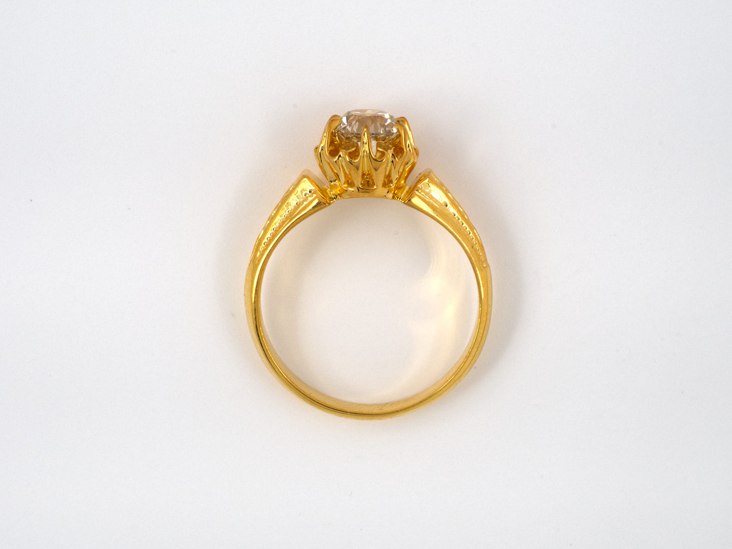 91393 - Gold Diamond Antique-Style Carved Chased Scalloped Solitaire Ring
