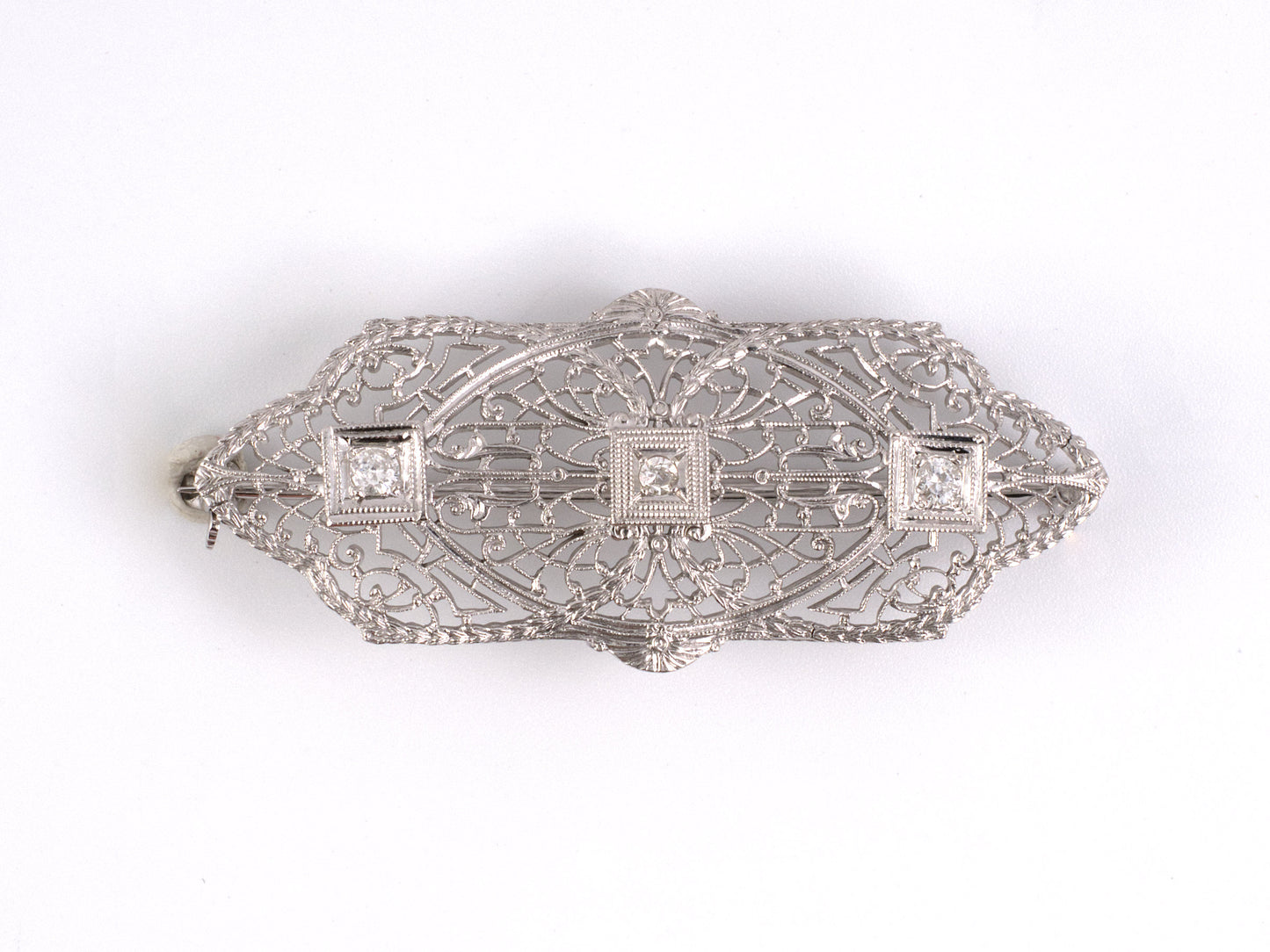 24214 - Art Deco Gold Diamond Floral Filigree Pin