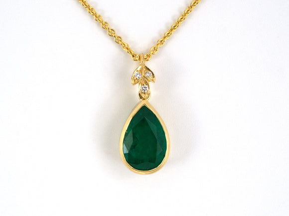 45512 - Gold Emerald Diamond Pendant Necklace