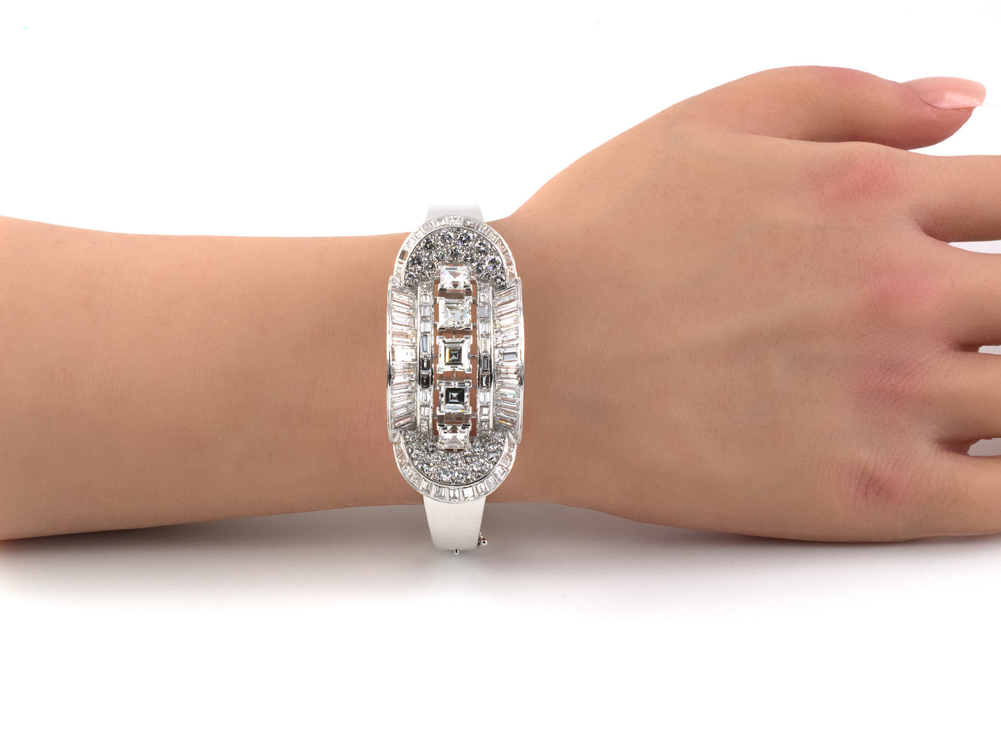 70886 - Art Deco Platinum Diamond Bangle Bracelet