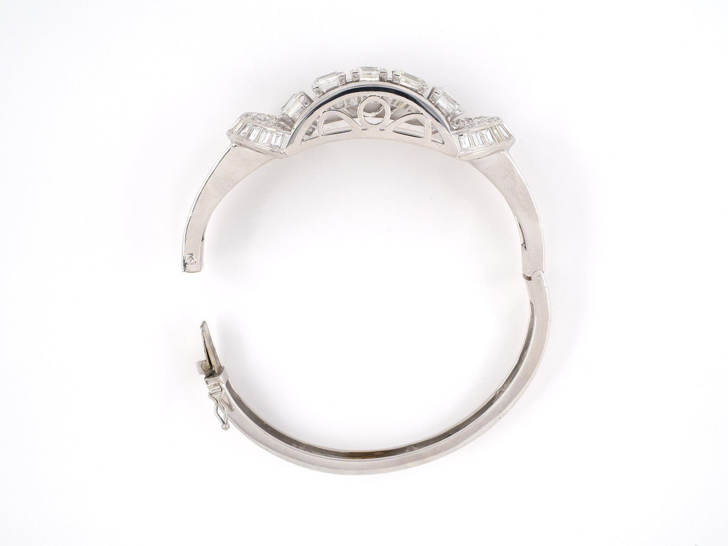 70886 - Art Deco Platinum Diamond Bangle Bracelet