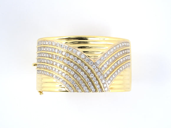 72891 - SOLD - V Gold Diamond Corrugated Bangle Bracelet