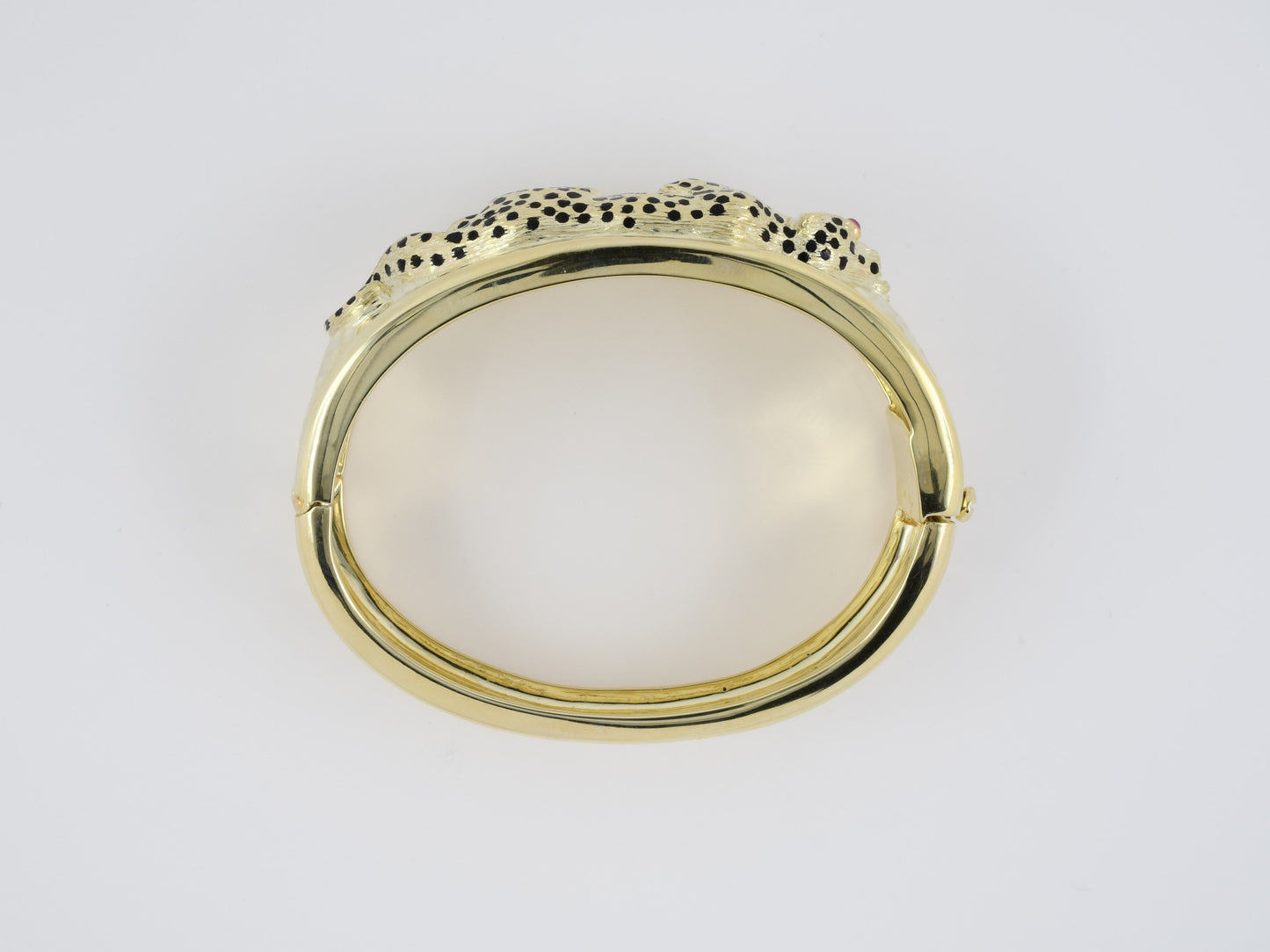73606 - Gold Ruby Black Enamel Sabi Leopard Hammered Bangle Bracelet