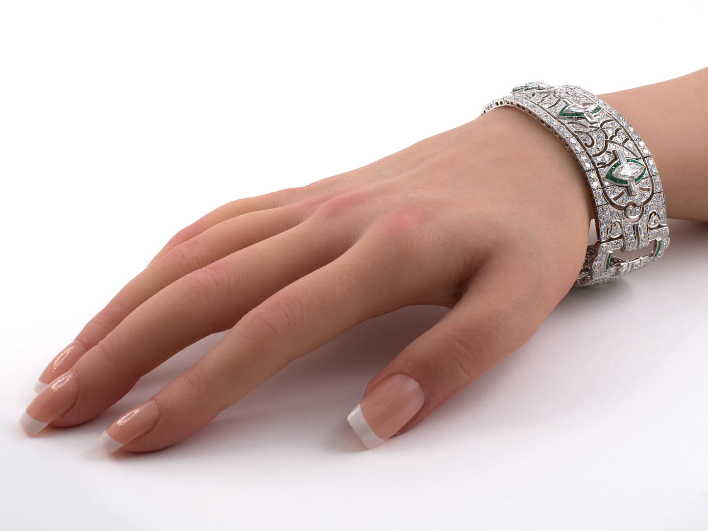 73812 - Art Deco Platinum Diamond Emerald Bracelet