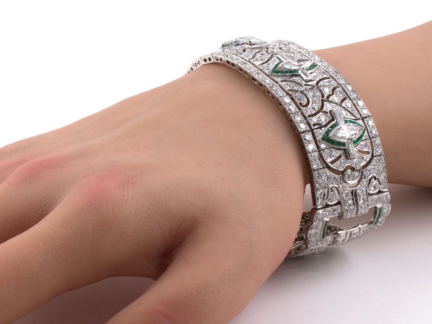 73812 - Art Deco Platinum Diamond Emerald Bracelet