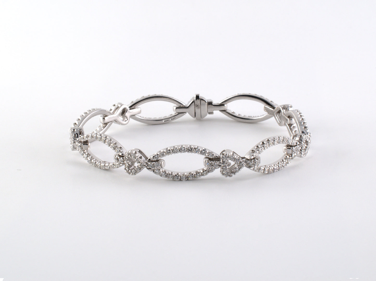 73871 - Gold Italy Diamond Oval & Heart Link Bracelet