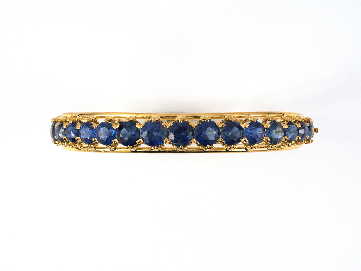 73903 - Circa 1900 Art Nouveau Gold AGL Sapphire Hinged Bangle Bracelet