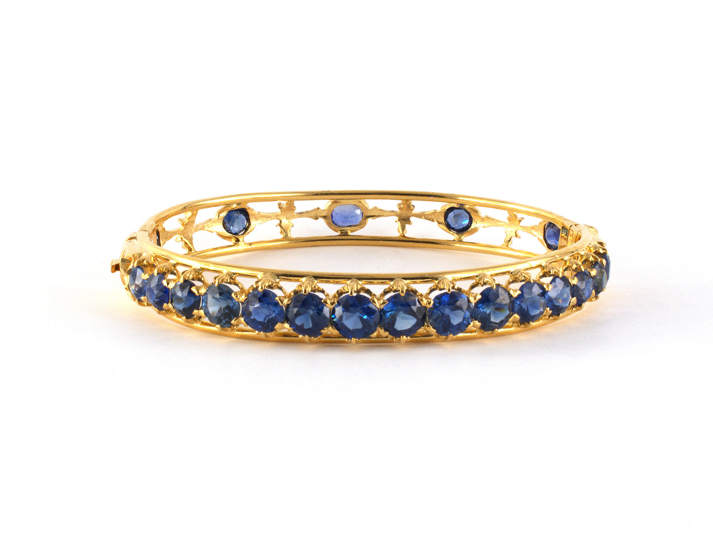 73903 - Circa 1900 Art Nouveau Gold AGL Sapphire Hinged Bangle Bracelet
