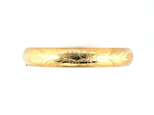74000 - Gold Hollow Carved Floral Pattern Hinged Bangle Bracelet