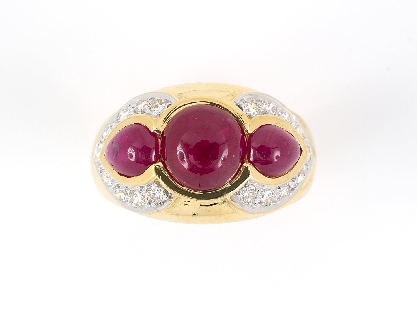 901545 - SOLD - Gold Ruby Diamond 3 Stone Ring