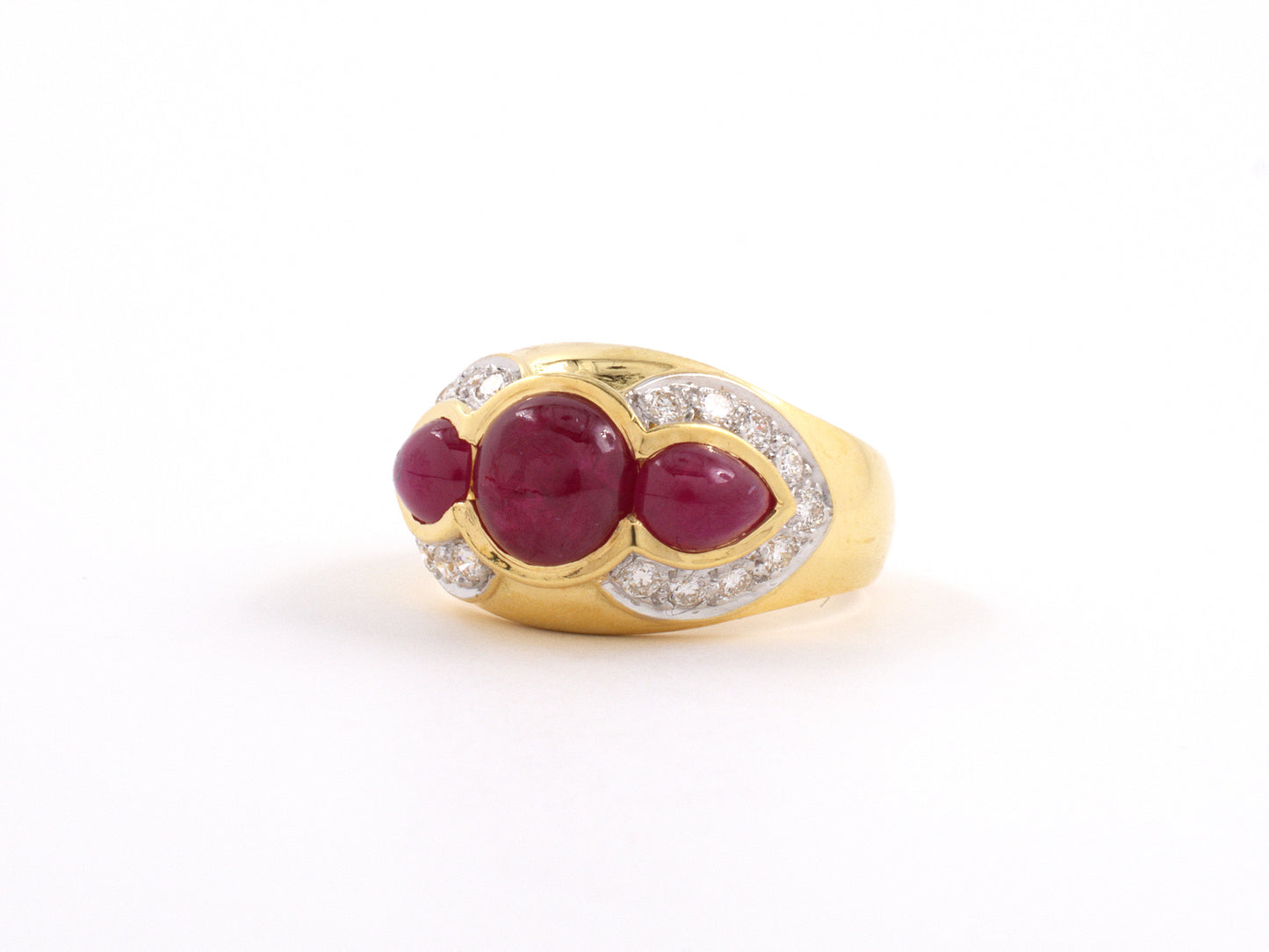 901545 - SOLD - Gold Ruby Diamond 3 Stone Ring