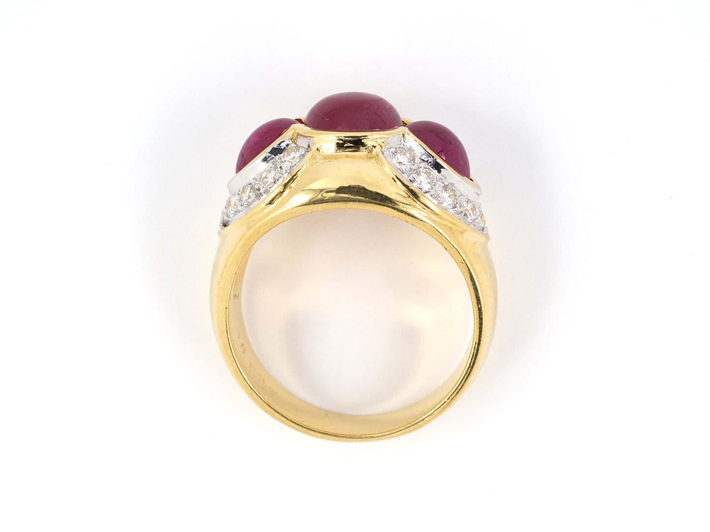 901545 - SOLD - Gold Ruby Diamond 3 Stone Ring