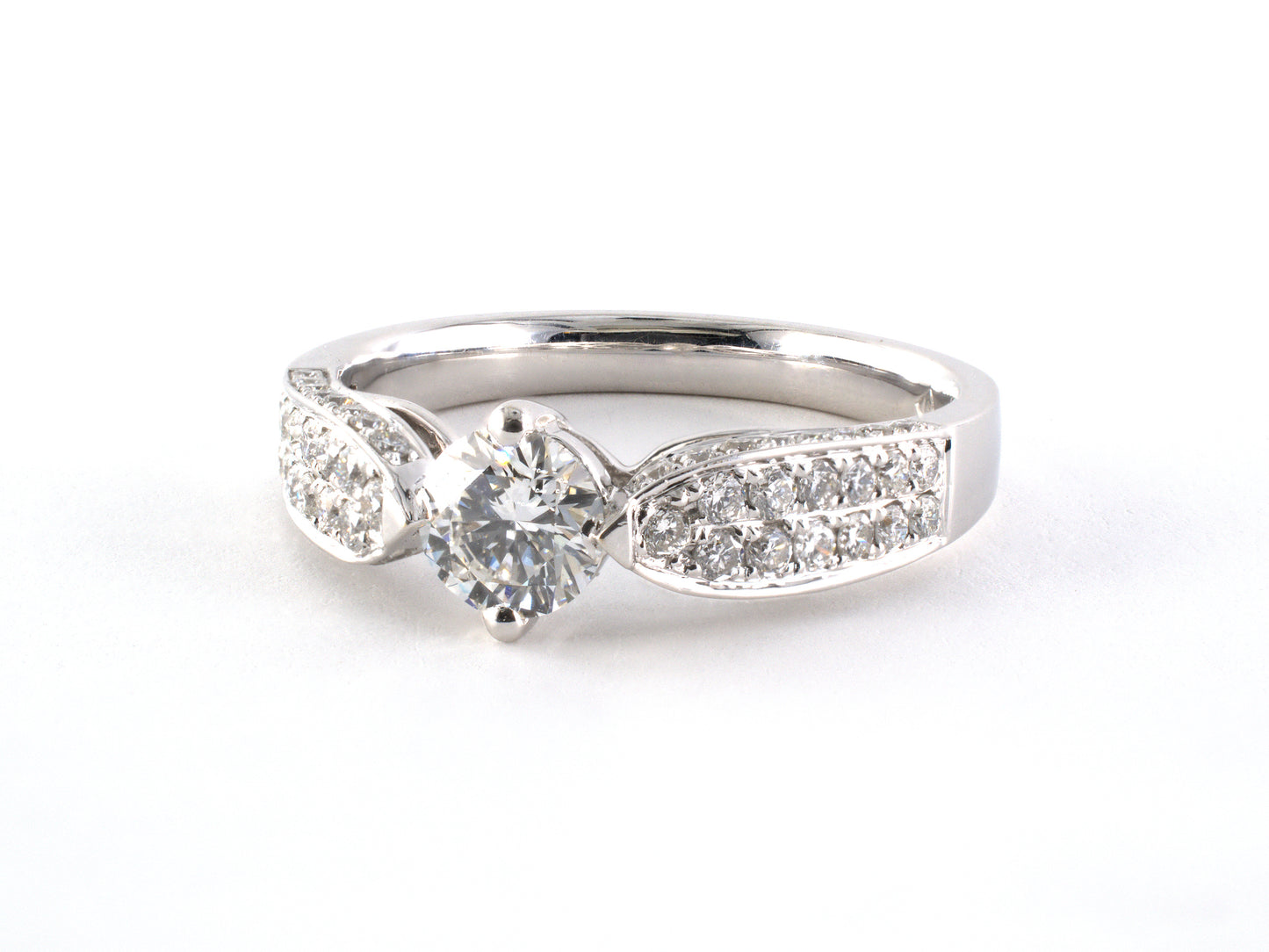 902258 - Gold Diamond Engagement Ring