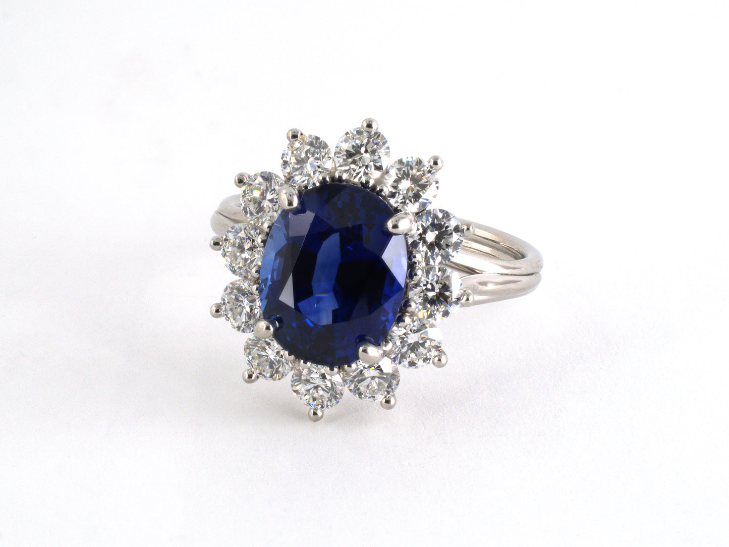 902283 - Platinum GRS Sapphire Diamond Cluster Ring