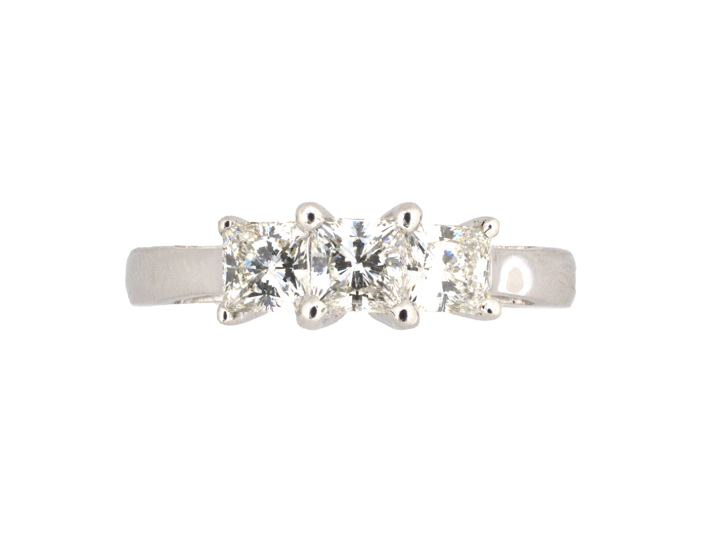 902370 - Gold Diamond 3-Stone Ring