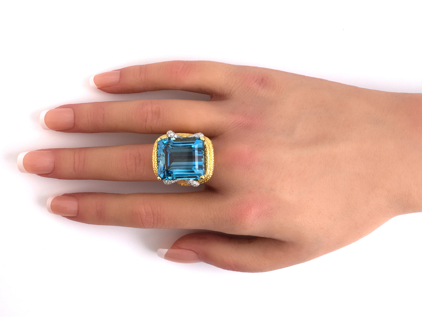 97040 - Webb Circa 1970 Gold Platinum Aqua Diamond Ring