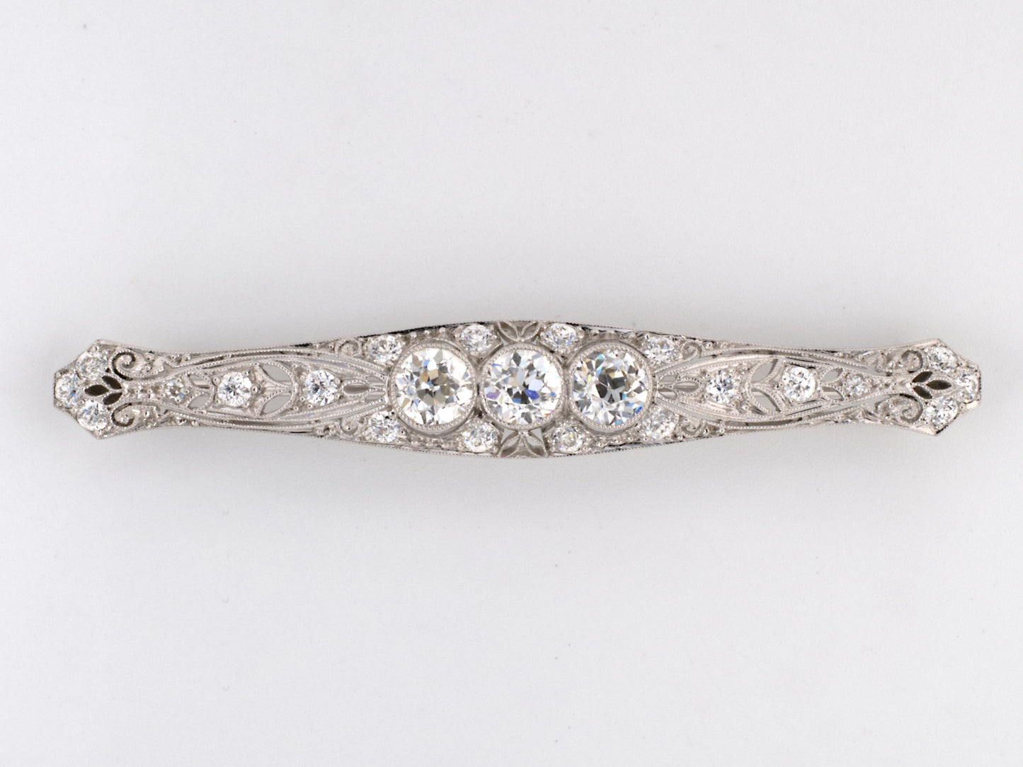 22018 - Art Deco Platinum Diamond Filigree Spread Center Pin