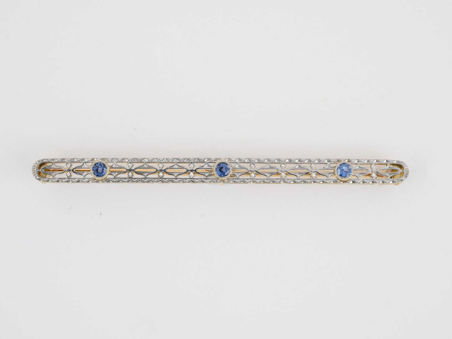 23846 - Art Deco Krementz Platinum Gold Sapphire Filigree Bar Pin