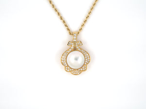 45319 - Gold Diamond Mabe Pearl Floral Design Pendant Necklace