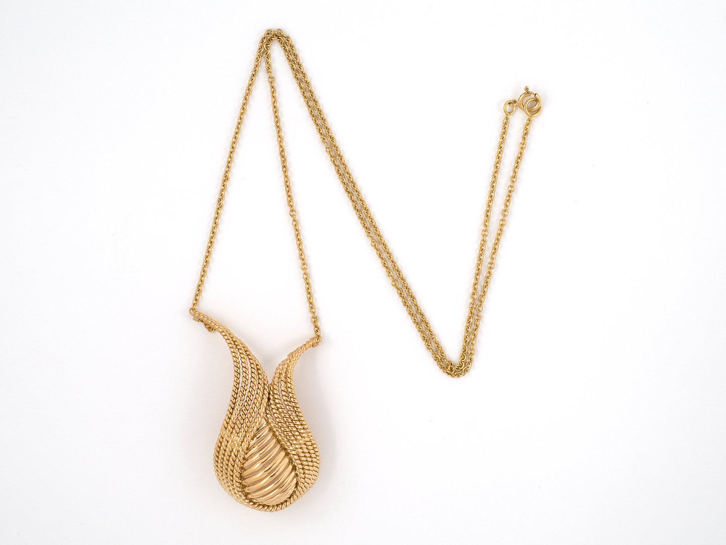45343 - Circa 1950 Gold Twisted Rope Open Wire Design Pendant Necklace