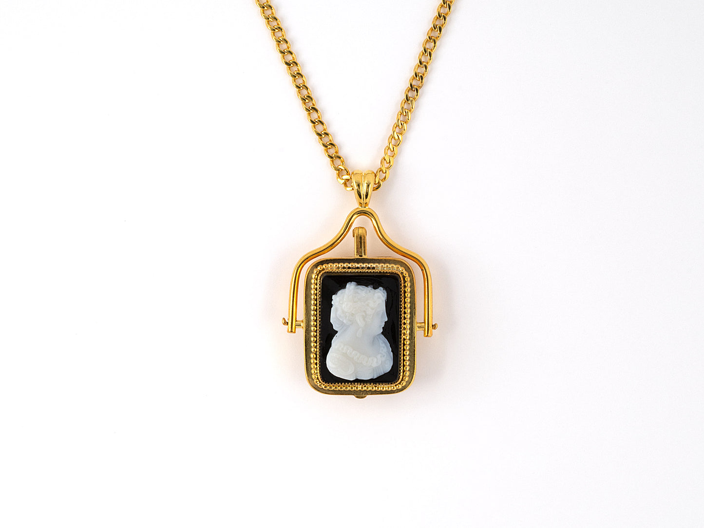 45414 - Victorian Gold White On Black Sardonyx Cameo Hinged Locket Pendant Necklace