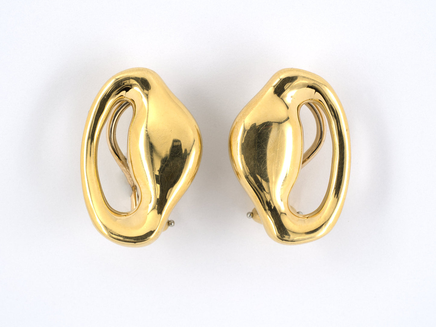 53527 - Circa 1980 Tiffany Gold Open Oval Earrings