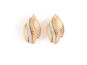 54215 - Circa 1940S Retro Gold Diamond Leaf Design Earrings