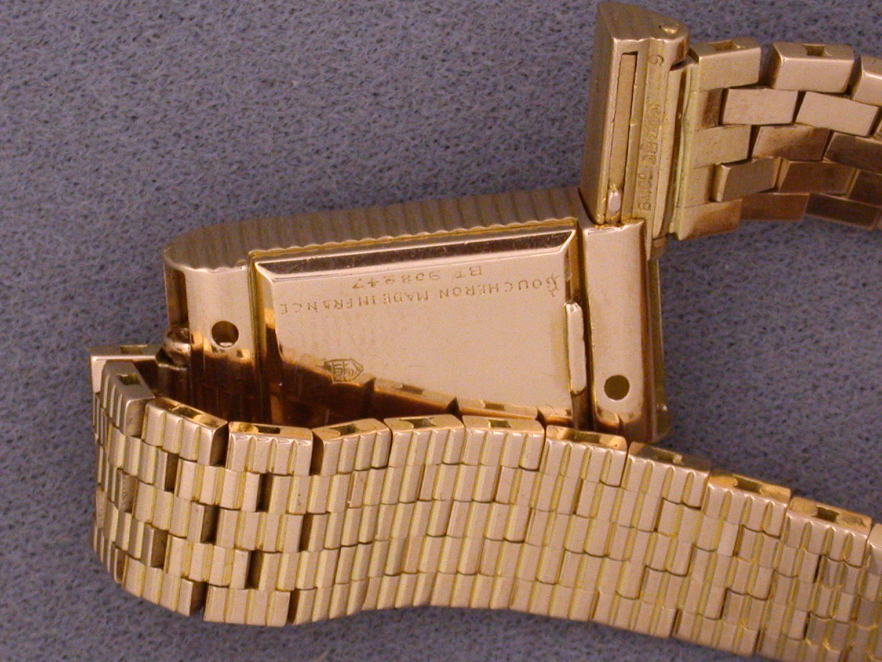 61112 - Circa 1948 Boucheron Gold Rectangle Brick Mesh Watch