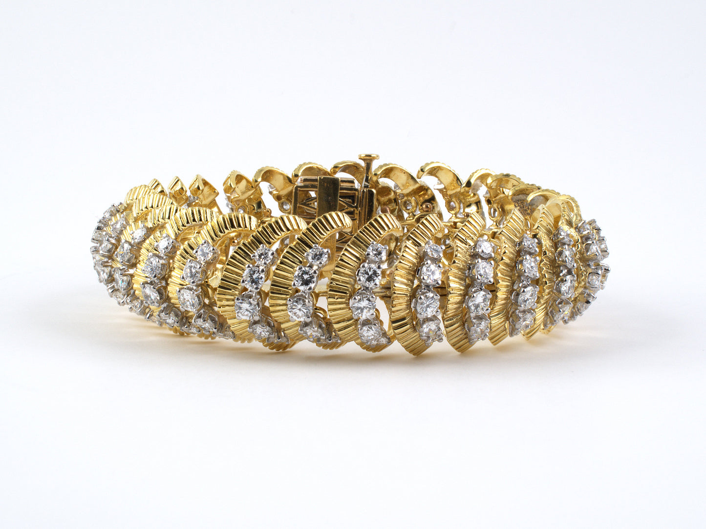 71899 - Circa 1960s Platinum Diamond Link Bracelet