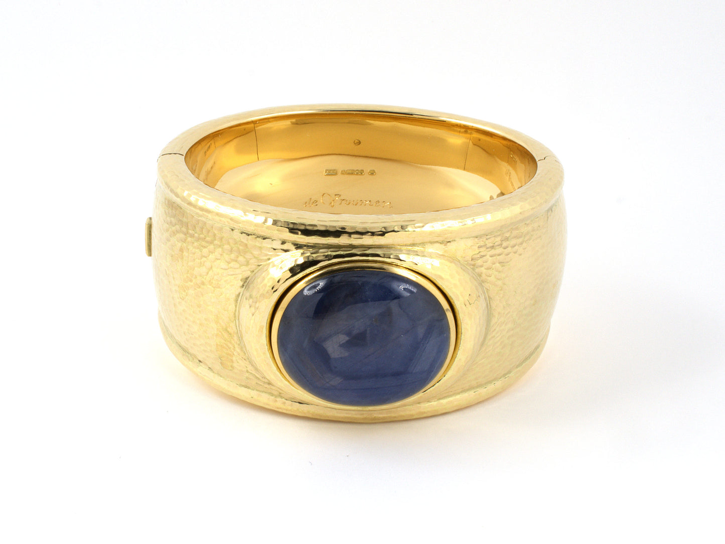72286 - SOLD - Circa 1998 De Vroomen Gold Sapphire Hammered Bangle Bracelet
