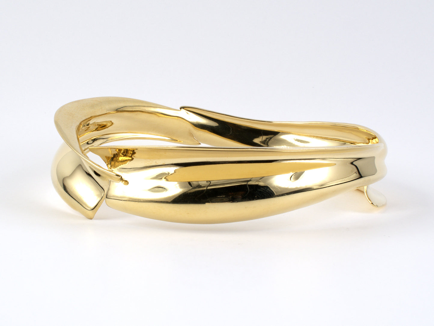 73433 - Circa 2000s Tiffany Gehry Gold Grooved Fish Bangle Bracelet
