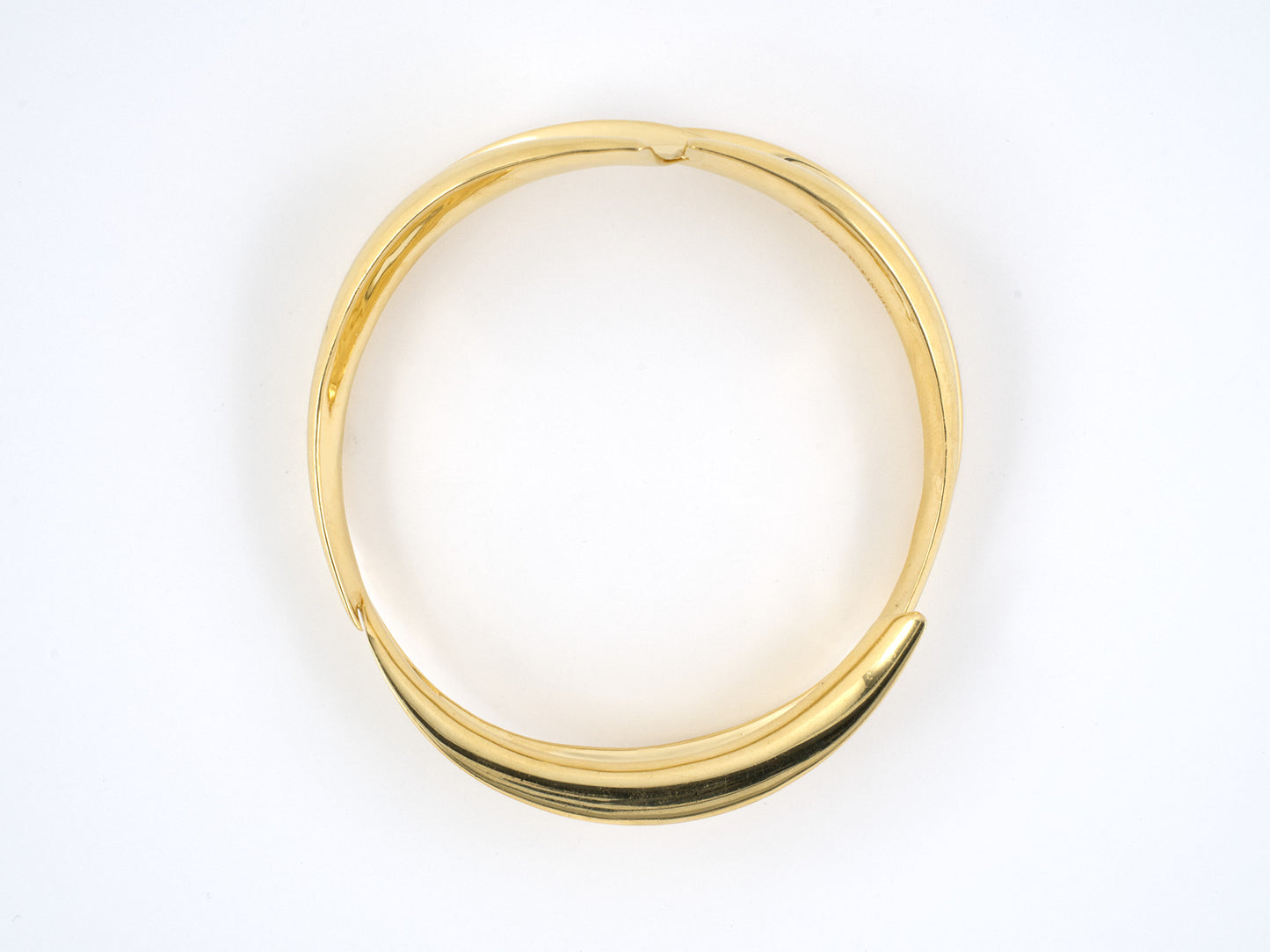 73433 - Circa 2000s Tiffany Gehry Gold Grooved Fish Bangle Bracelet