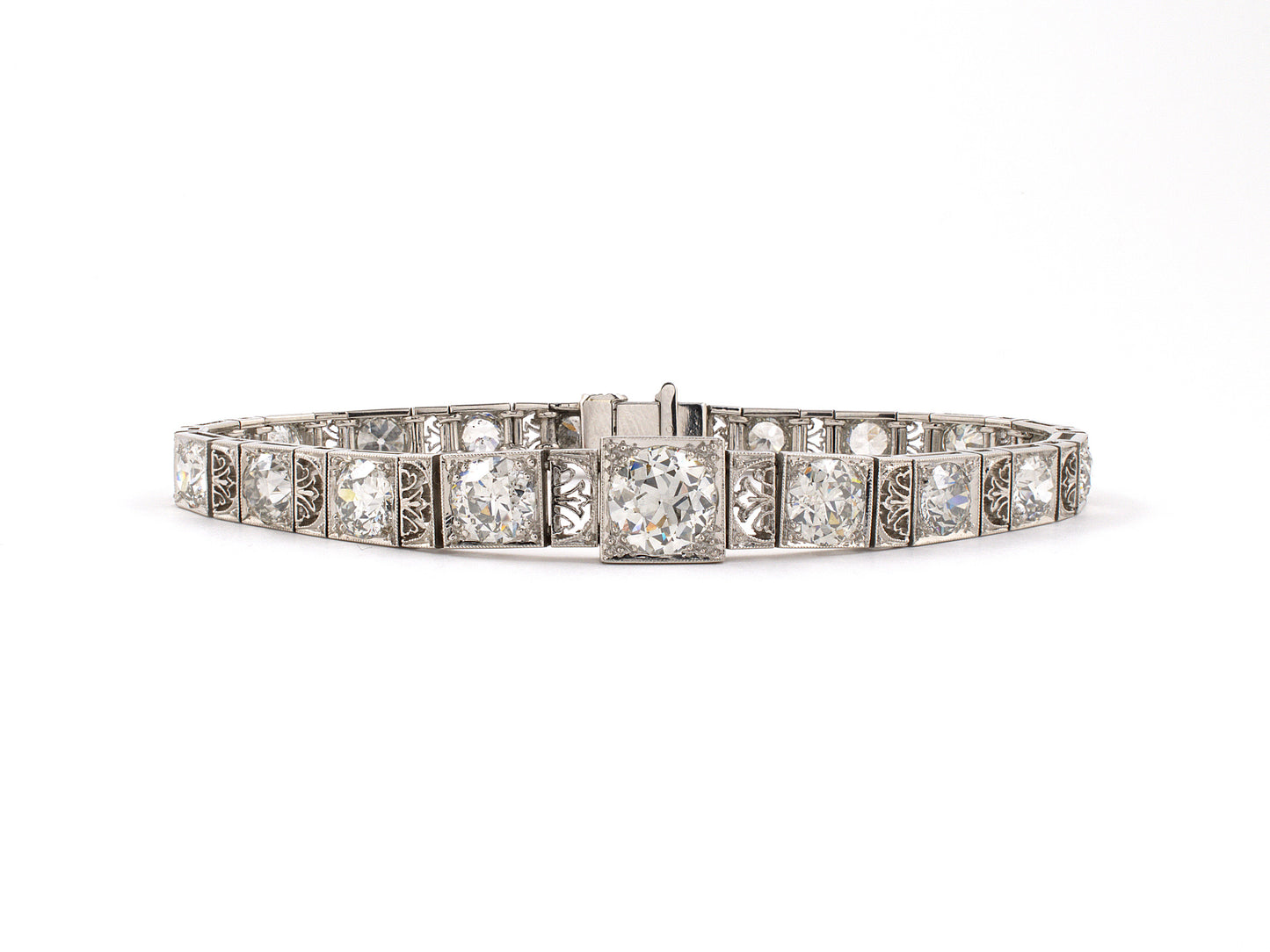 73776 - Art Deco Platinum Diamond Filigree Link Tapered Bracelet