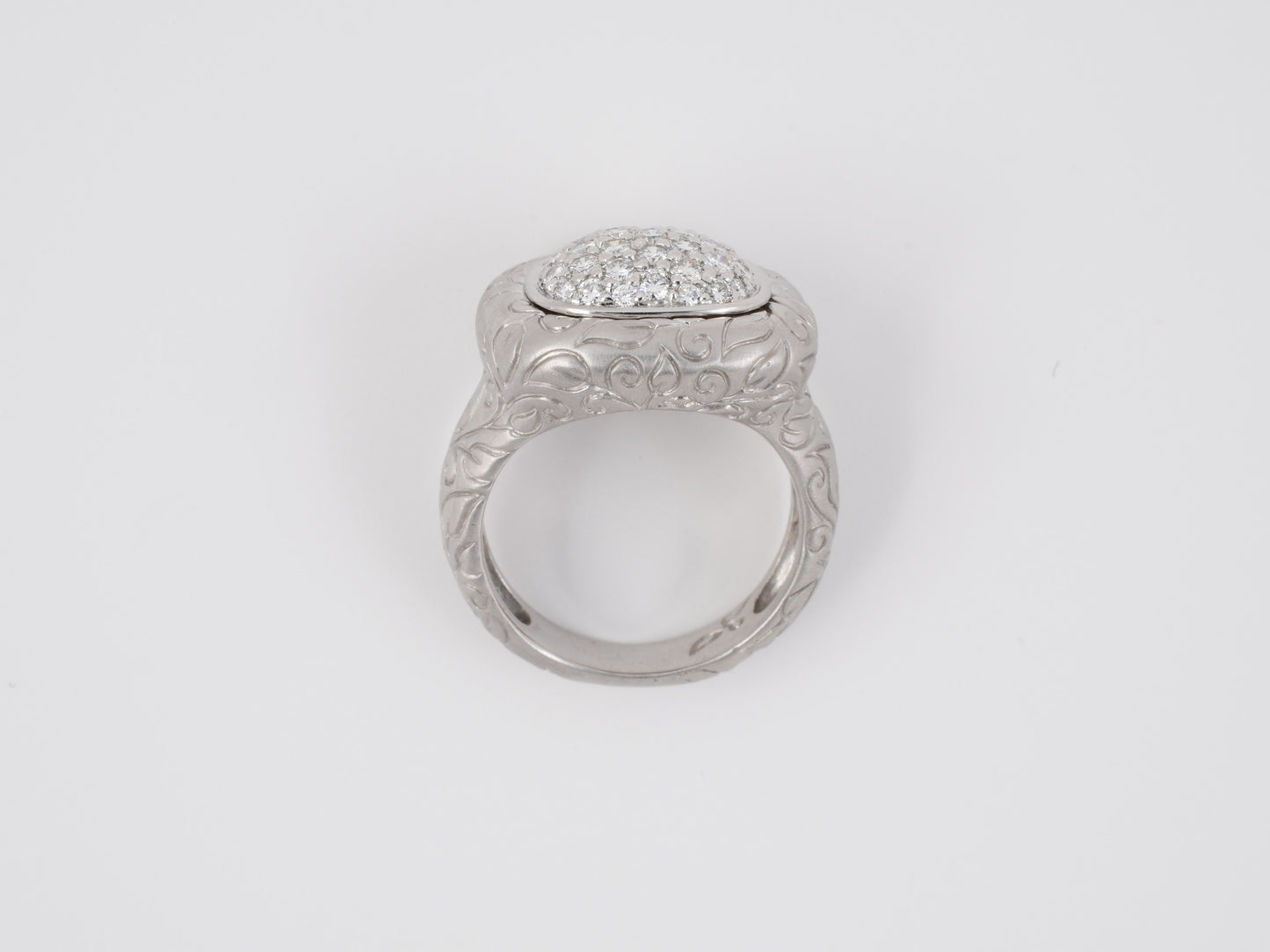 901277 - SOLD - Seidengang Gold Diamond Carved Ring