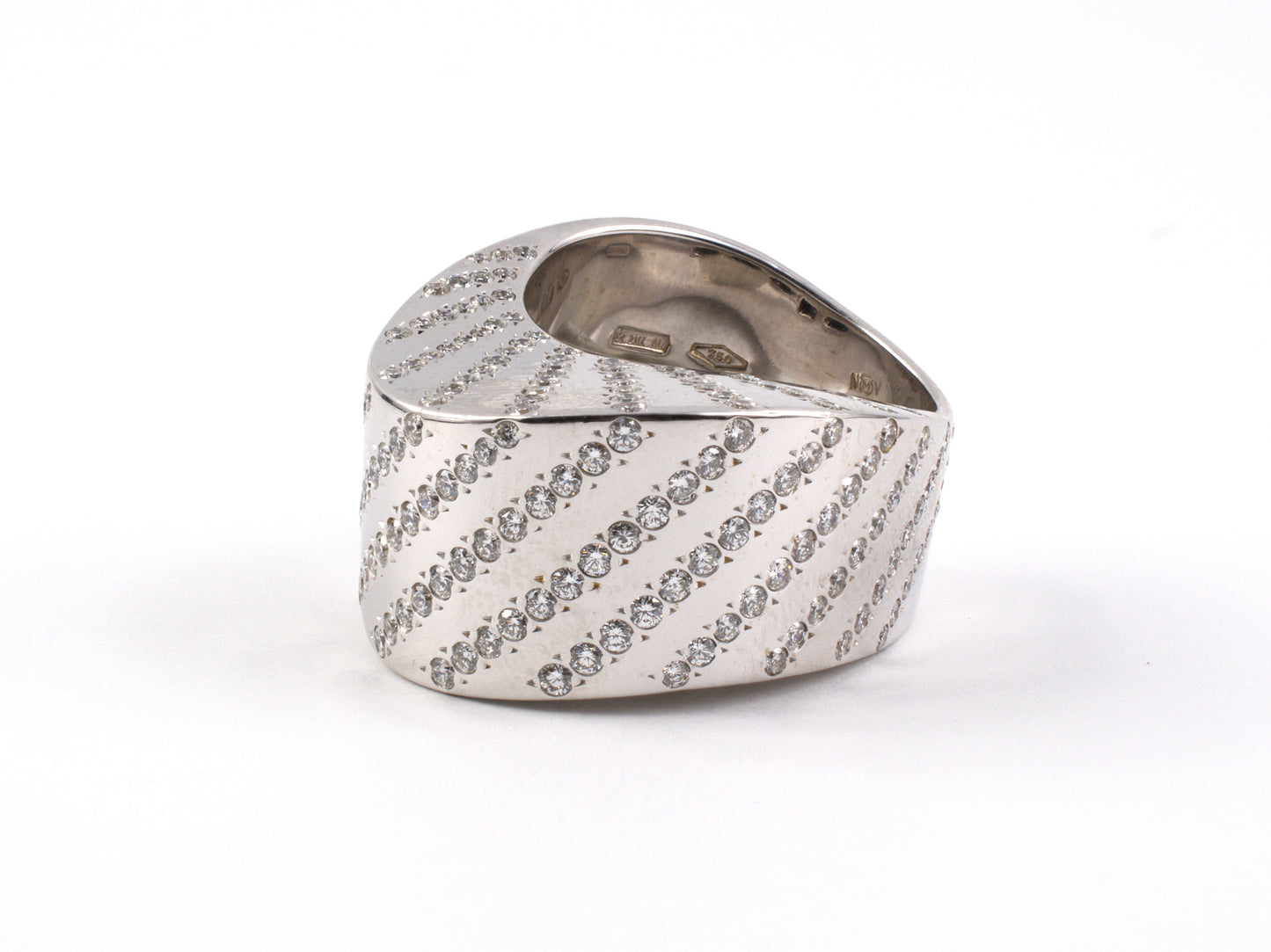 901369 - Vhernier Gold Diamond Band Ring