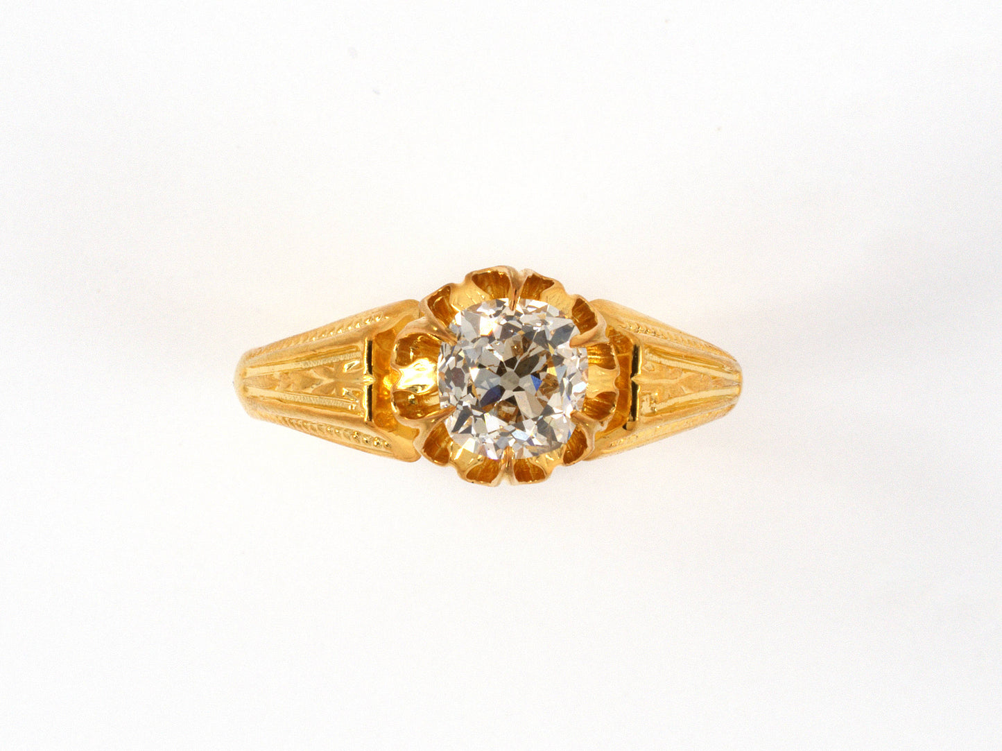 91393 - Gold Diamond Antique-Style Carved Chased Scalloped Solitaire Ring