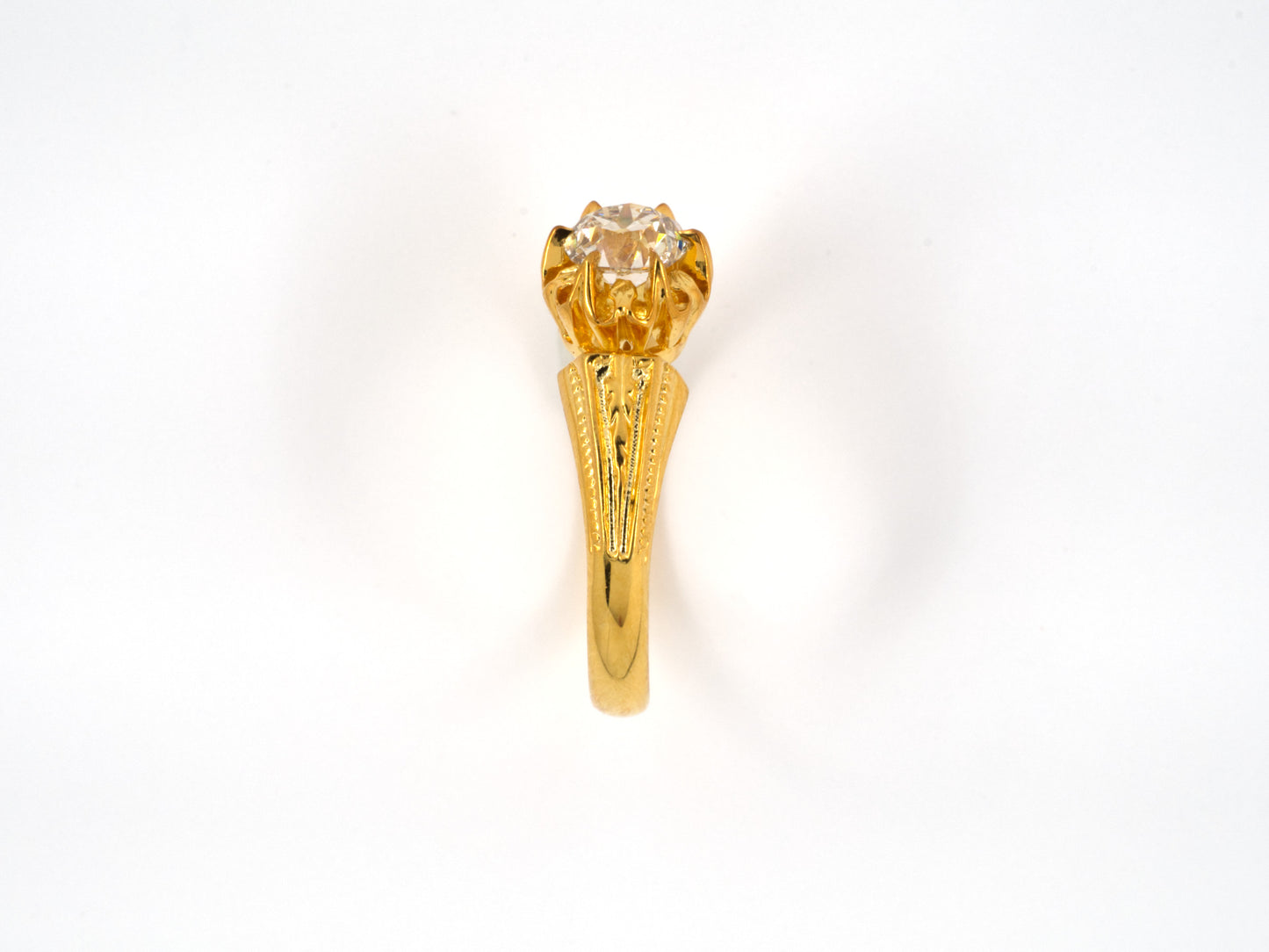 91393 - Gold Diamond Antique-Style Carved Chased Scalloped Solitaire Ring