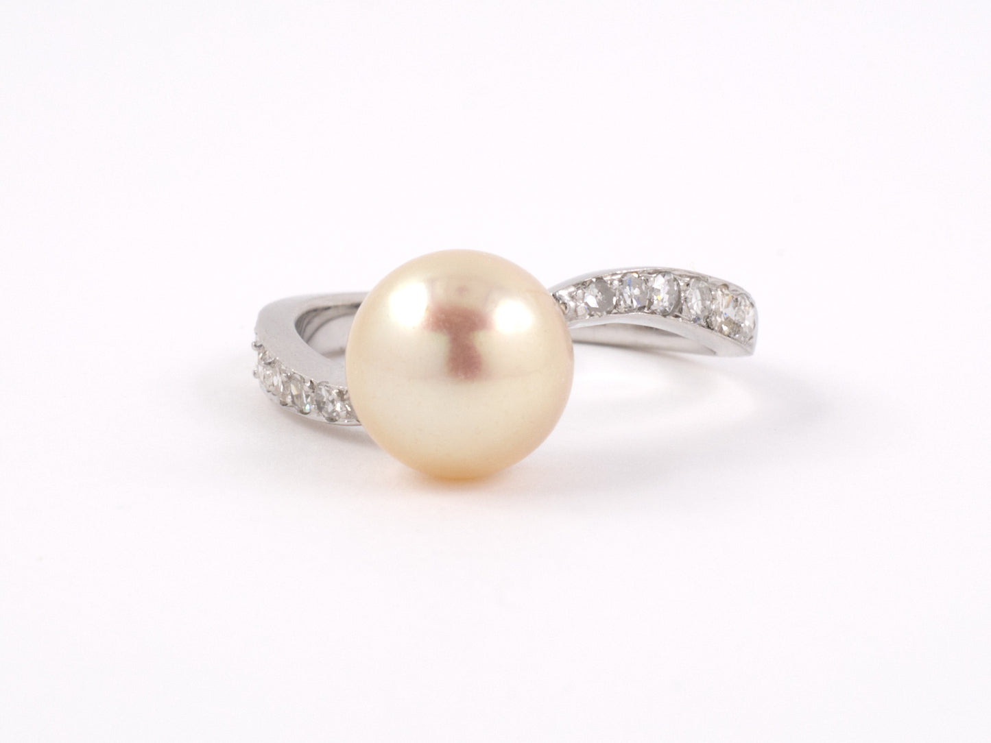 93904 - Platinum Pearl Diamond Twist Ring
